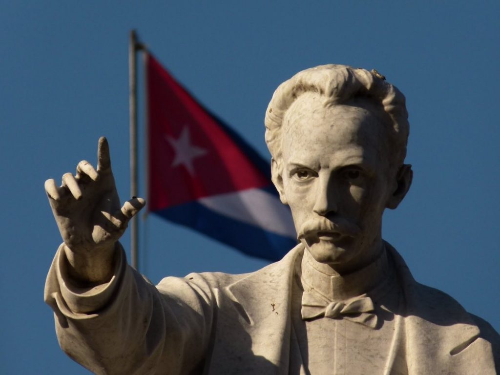 Al Maestro José Martí se le recuerda con profundo amor.