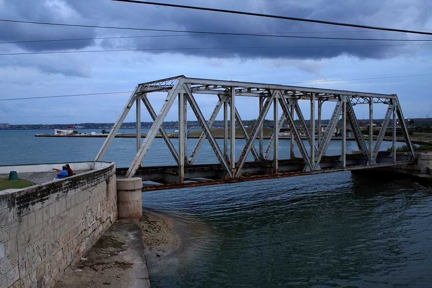 El Dubrocq constituye un importante enclave para el traslado de mercancías hacia el puerto de la urbe.