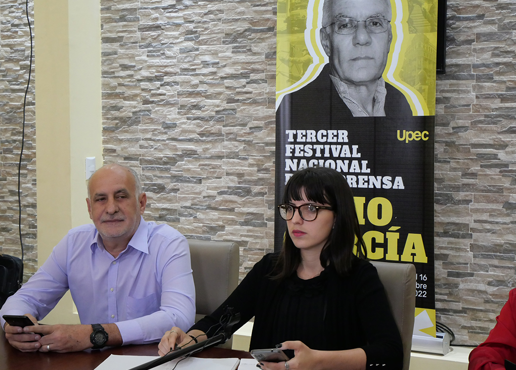 Ricardo Ronquillo, presidente de la Upec y Patricia María Guerra Soriano, periodista y conductora de las sesiones del Festival. Foto: Camilo Polanco Pérez/Cubaperiodistas.