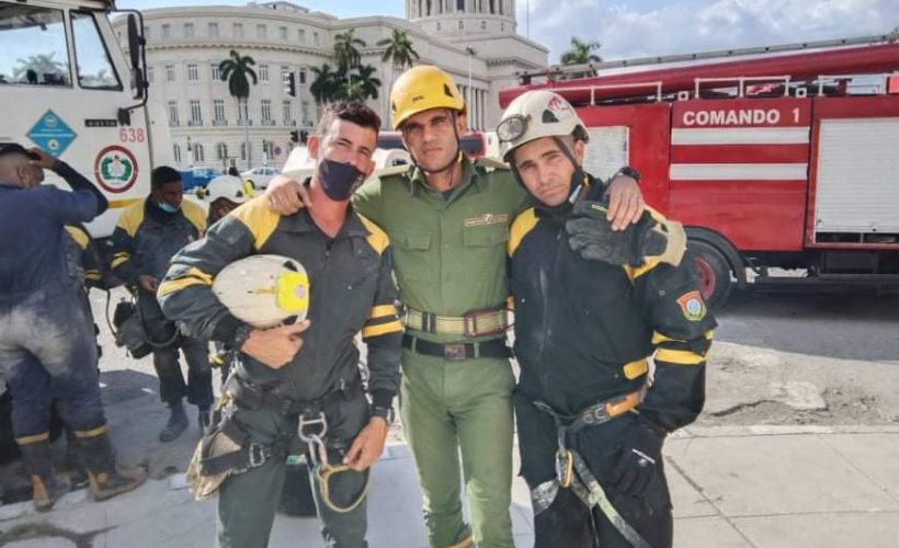 Junior y Yoamel, junto a Edel fueron los tres matanceros rescatistas que participaron en las labores de salvamento del Hotel Saratoga.