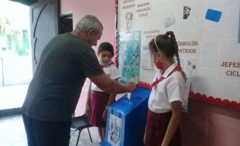 Inicia en Matanzas el referendo popular del nuevo Código de las Familias. Desde bien tenprano los Colegios Electorales abren sus puertas al pueblo.