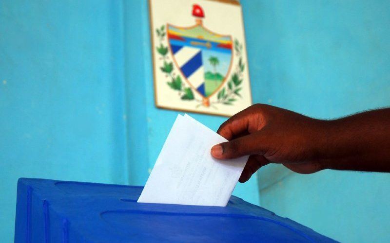 El Consejo de Estado de la República de Cuba convocó para el 4 de mayo a elecciones como establece la Ley No. 127, Ley Electoral, en su artículo 253, para cubrir el cargo vacante de gobernador. Conozca aquí el procedimiento.