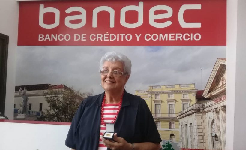 Hilda Cira Andreu Fadraga es la única mujer en el país con más de 60 años de labor ininterrumpida en el sector bancario.