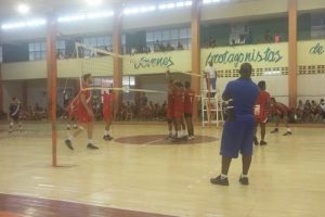 La armonía en un plantel de voleibol es esencial. Este deporte descansa sobre la base de la velocidad de pensamiento y el conocimiento.