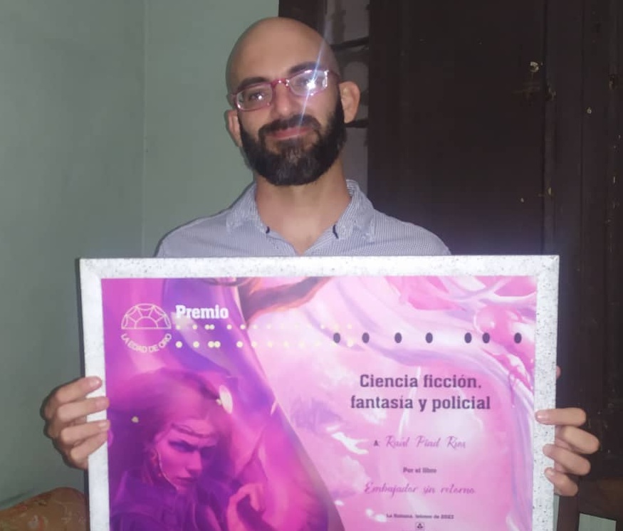 Raúl Piad resultó ganador del Premio La Edad de Oro en la categoría de novela de ciencia ficción, fantasía y policial con "Embajador sin retorno".