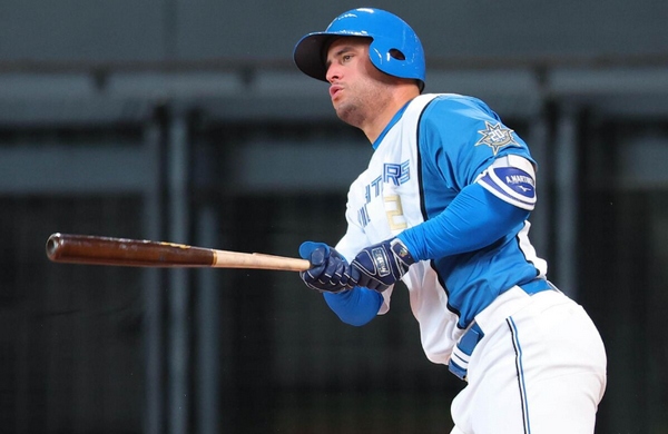 Jonrón de Ariel en béisbol de Japón