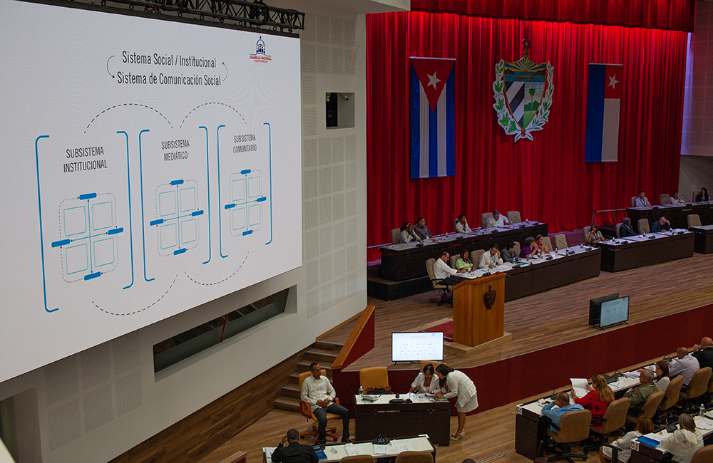 Parlamento cubano aprueba Ley de Comunicación Social. Foto- Enrique González: Cubadebate