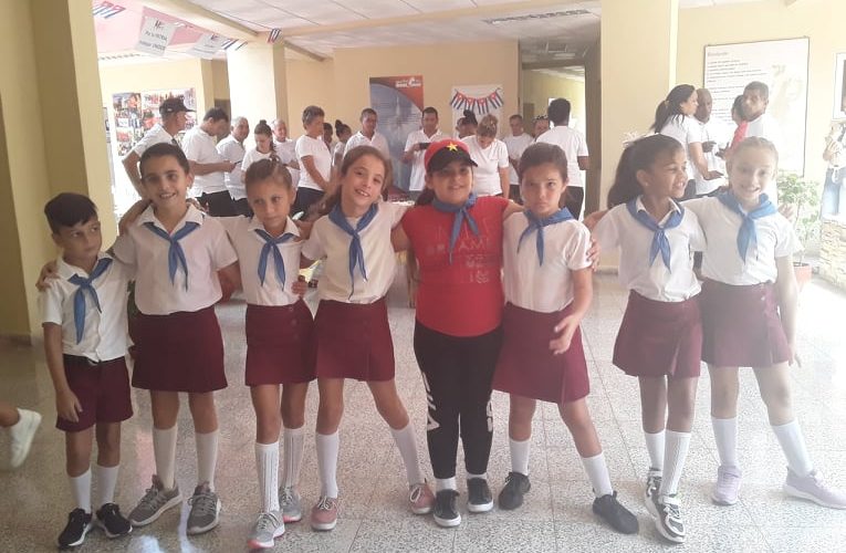 Pioneros participan en múltiples actividades por el 4 de abril