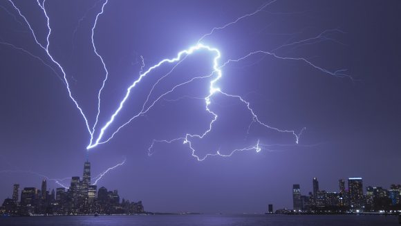 Más allá de los daños que ocasionan, en Cuba las descargas eléctricas constituyen la primera causa de muerte por fenómenos naturales.