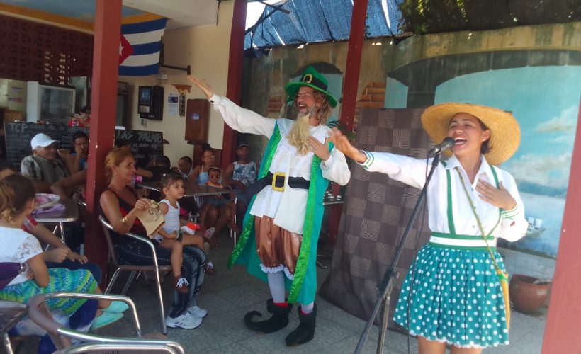 En la Peña El Duende y Yo, los niños matanceros encuentran un sitio donde la creatividad y el arte salvan y ayudan a crecer a la infancia. 