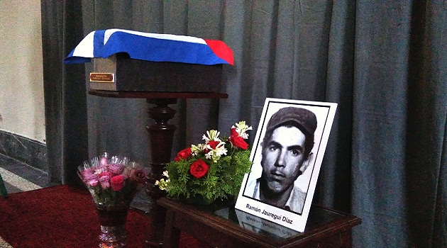 Finalmente, con todos los honores póstumos merecidos, fueron inhumados los restos del combatiente Máximo Ramón Jaureguí Díaz en un nicho reservado desde hacía tiempo en el panteón a los caídos en la gesta de Playa Girón