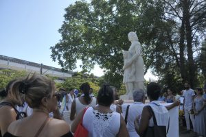 El recién restaurado monumento "A las Madres" es uno de los más icónicos de la ciudad de Matanzas, la Atenas de Cuba.