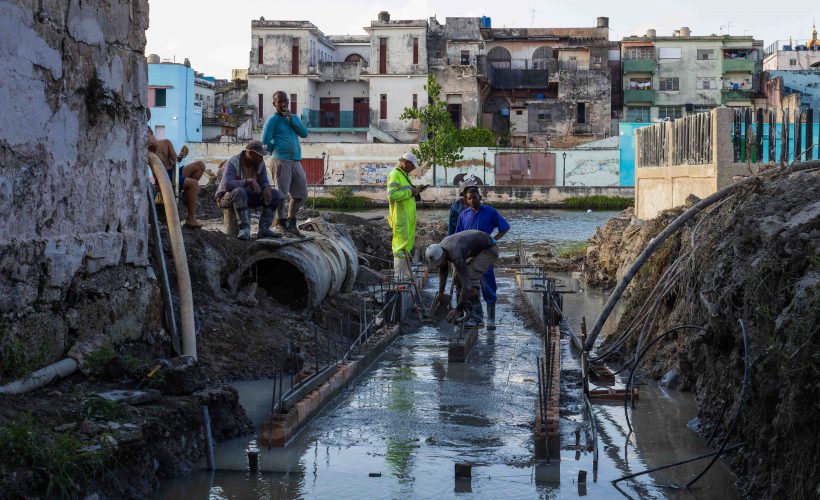 Obras a la orilla del San Juan y a través del lente