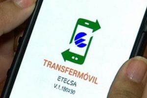 Hoy 6.8 millones de cubanos se conectan y puedan usar los pagos digitales a través de plataformas como Transfermóvil y Enzona. Foto: Cubadebate/Archivo.