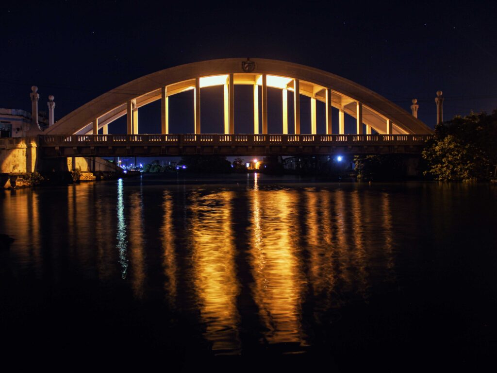 Alguien atraviesa un puente para llegar a ti