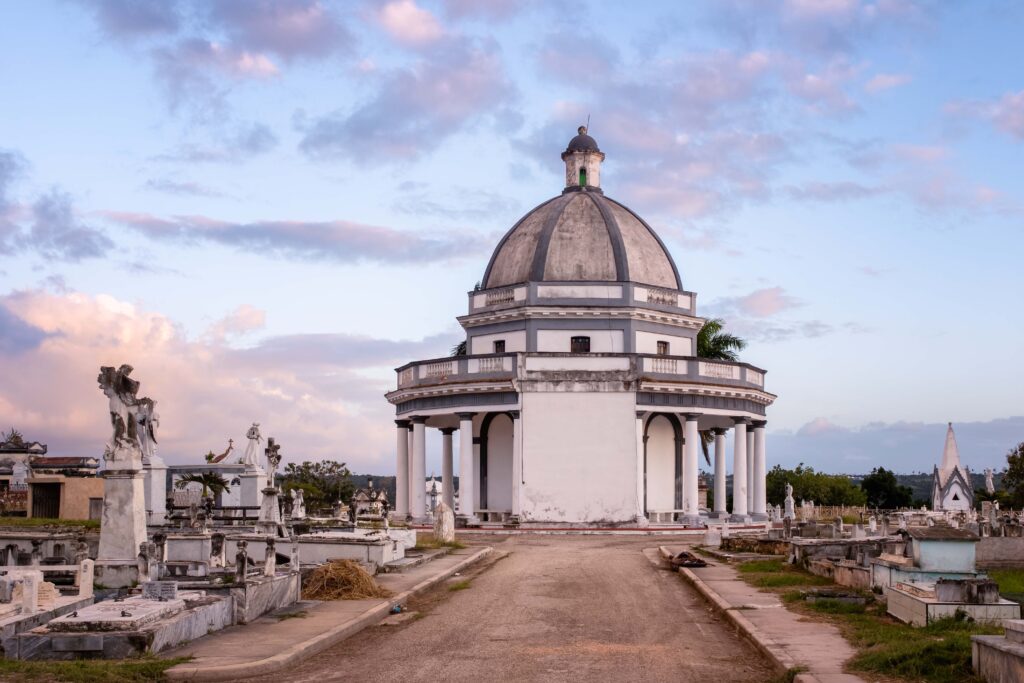 La necrópolis de San Carlos Borromeo: una ciudad contigua a la ciudad