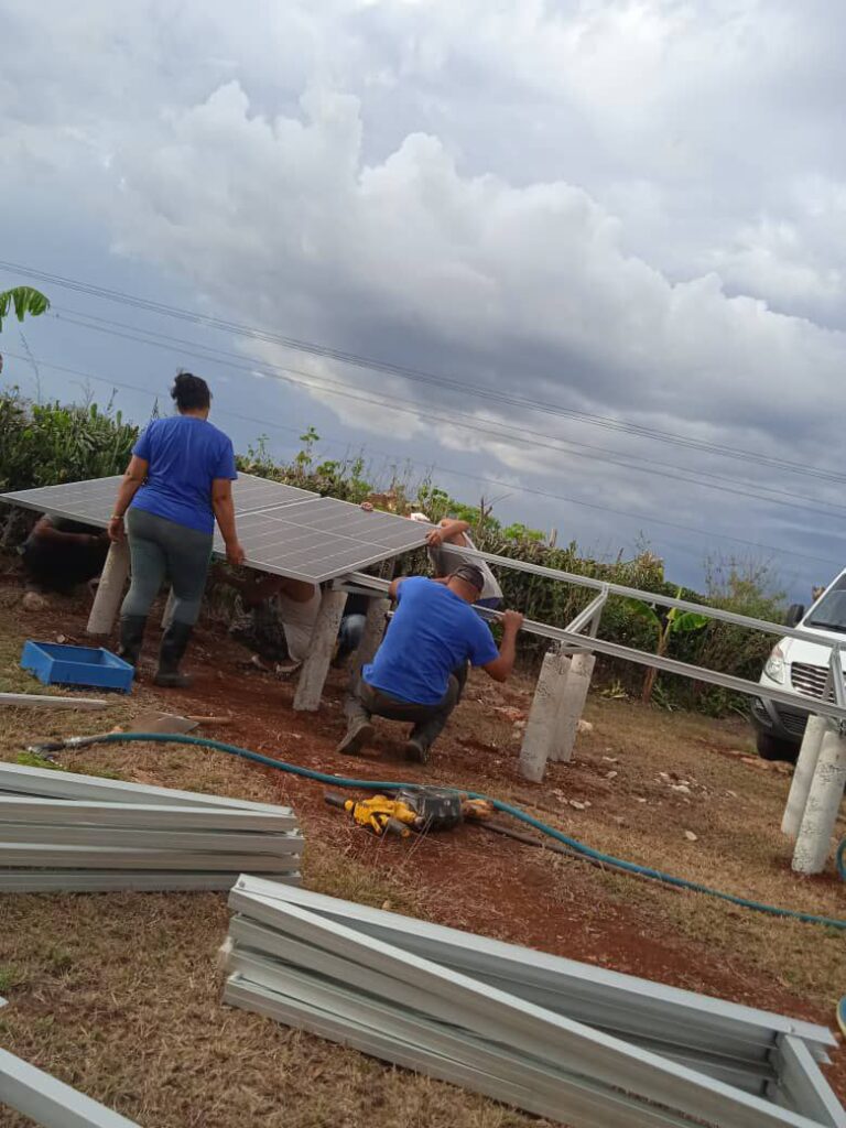 Paneles solares en acueductos de bateyes y poblados de Matanzas