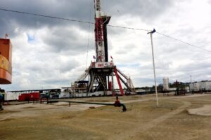 Pozo de petróleo VDW-1012 mantiene fase de estudio