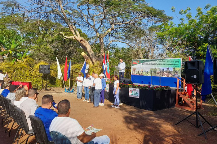 A la búsqueda de alternativas para aportar más al desarrollo social convidó este viernes Osvel Pérez Gerardo, presidente de la Asociación Nacional de Agricultores Pequeños (ANAP) en la provincia de Matanzas, durante acto en saludo al aniversario 65 de la firma de la Ley de Reforma Agraria.