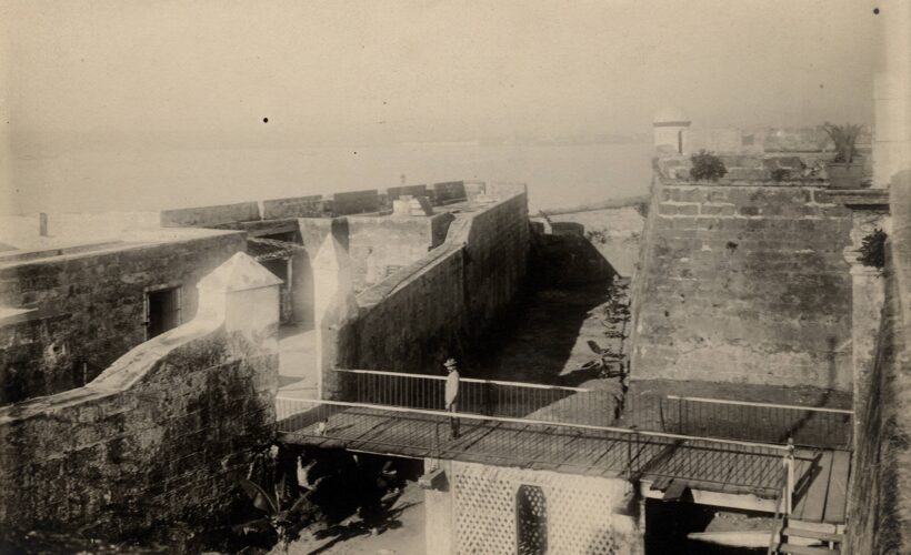 La idea de erigir la fortaleza de San Severino ―en sus inicios fortaleza de San Carlos de Manzaneda― surge desde el momento mismo en que se decidió poblar y fortificar la bahía de Matanzas con el objetivo de evitar el comercio ilícito a través de sus ríos.