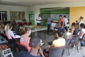 Capacitar a líderes artesanales locales para impulsar el desarrollo del sistema productivo de la sericultura es el objetivo principal del taller que tiene lugar en la Estación Experimental de Pastos y Forrajes (EEPF) Indio Hatuey.