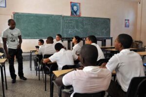 Estudiantes de Enseñanza Técnico Profesional. Foto: tomada de Radio Reloj