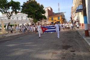 Un desfile la mañana de este jueves en la ciudad de Matanzas por la Jornada Nacional de Enfermería devino emotivo y bello homenaje que recorrió la urbe