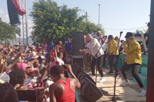 Como parte de las celebraciones con motivo del Día Internacional de los Trabajadores, la Plaza del Tenis, en la ciudad de Matanzas, recibió esta mañana a la orquesta Will Campa y la Gran Unión.