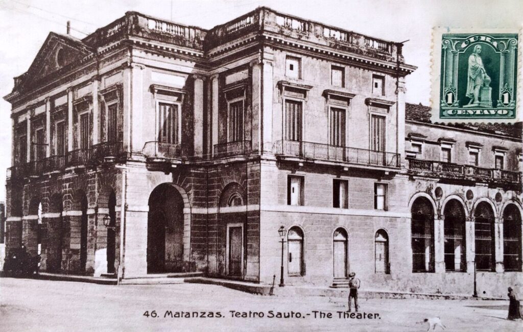 Vistas del Teatro Sauto.
