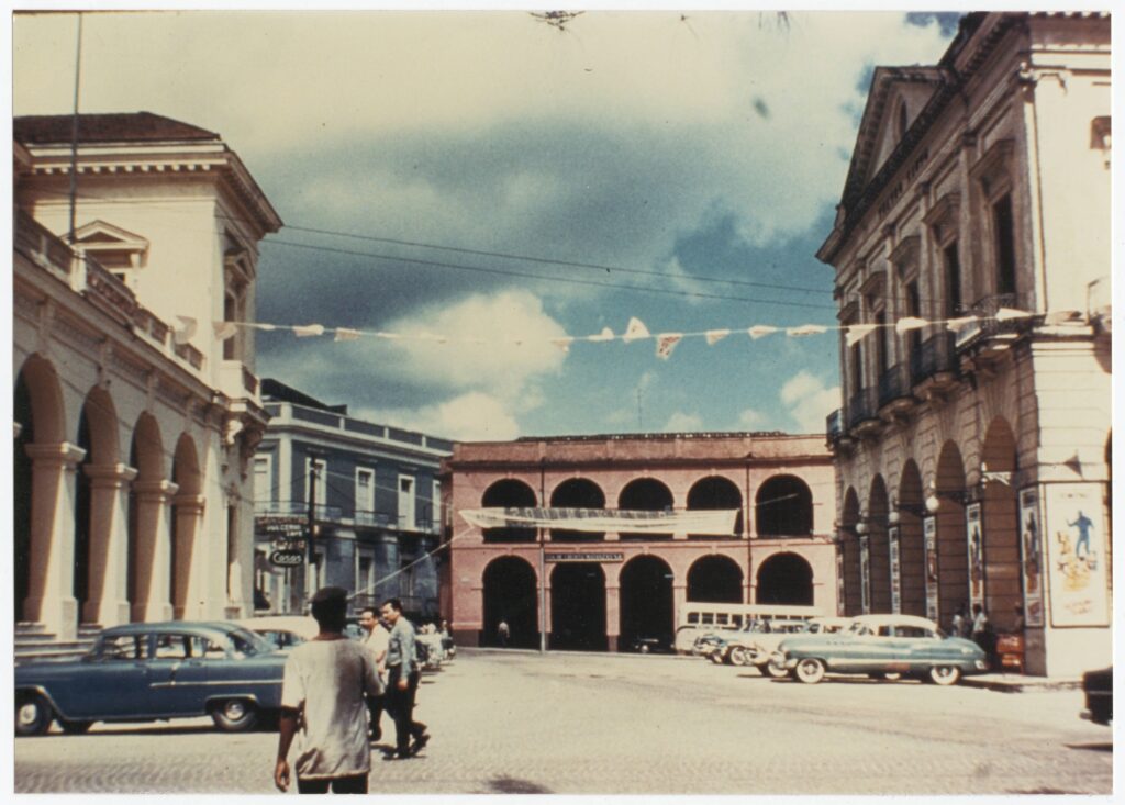 Vista general de los portales del Sauto, el Palacio de Justicia y el Palacio de Junco.
