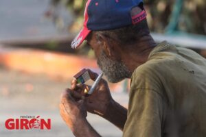 Rituales y semiótica de los fumadores cubanos. Fotos: Raúl Navarro