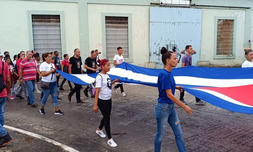 Con la habitual peregrinación desde el Parque Maceo hasta el mural dedicado al Guerrillero Heroico en la Calzada de Tirry, tuvo lugar en Matanzas acto municipal por los aniversarios 179 del natalicio de Antonio Maceo y 96 de Ernesto Guevara.