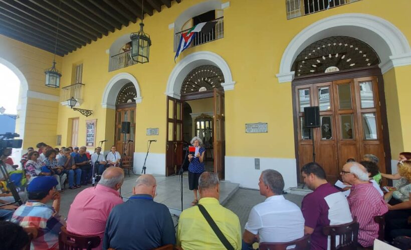 En esta isla que es el centro de la ciudad de Matanzas, separada del resto de la tierra por dos ríos y un mar crespo, en esta isla dentro de otra Isla, necesitamos puentes más que nunca.