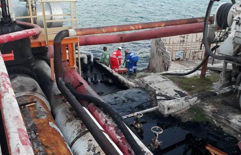 Ocurre derrame de petróleo en bahía matancera