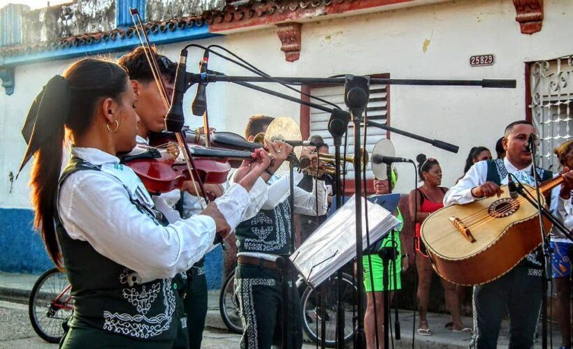 Banda Mariachi Atenas seduce a comunidad matancera