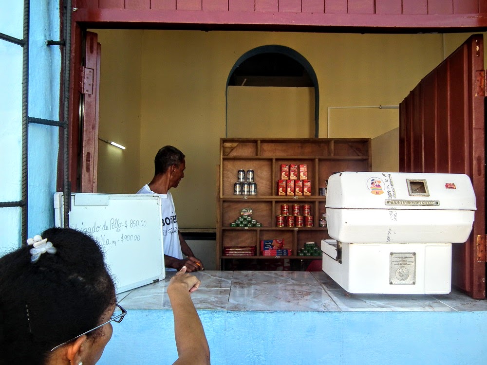 Reinaguran bodega en barrio neopoblano