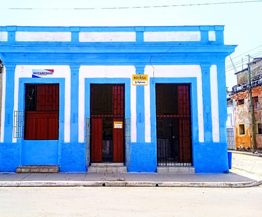 Reinaguran bodega en barrio neopoblano