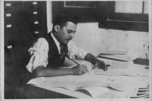 El primer Historiador de La Habana, Emilio Roig de Leuchsenring, en su despacho. Foto: Archivo de Granma