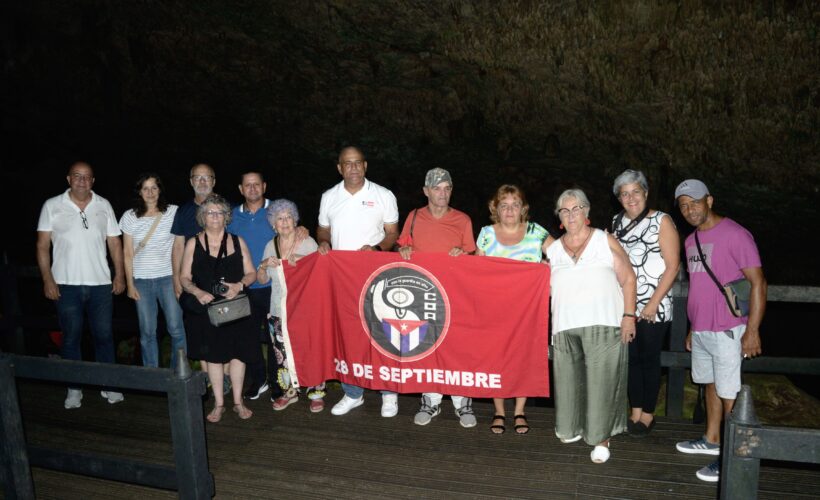 En la sede provincial de los CDR, su secretariado dio la bienvenida a la Brigada de Solidaridad con Cuba Nou Barris, quienes, provenientes de Barcelona, llegaron a nuestro país con una carga de amor, solidaridad y compromiso.