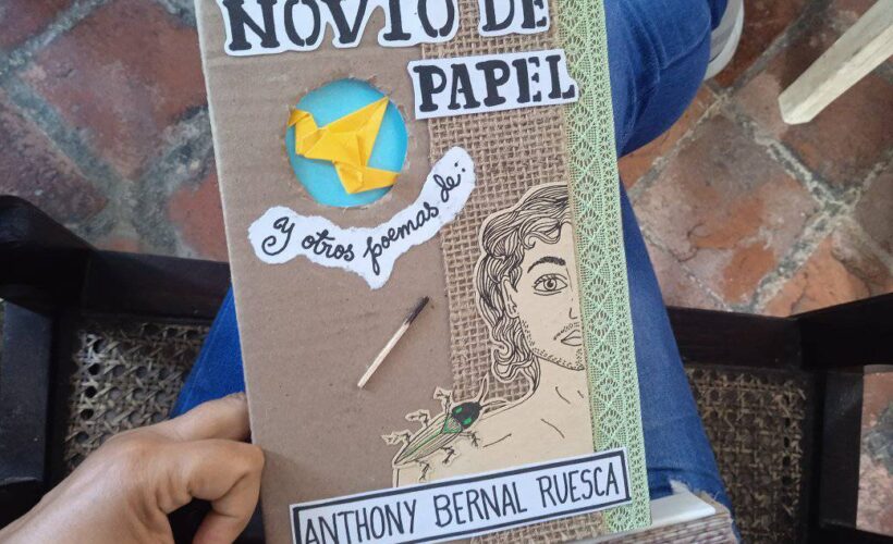 Novio de Papel y otros poemas, editado por Ediciones Vigía. Foto: tomada del perfil de Facebook de Ediciones Vigía