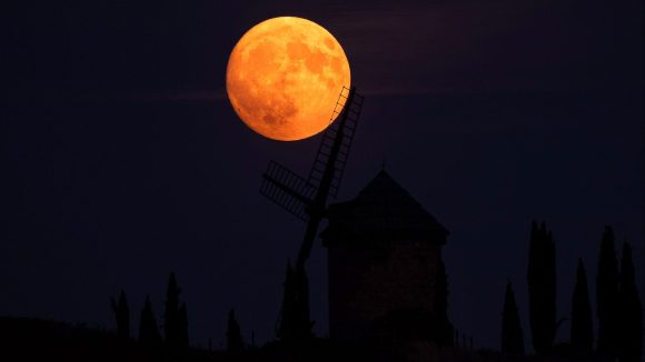 La superluna del Esturión: cuándo es, dónde verla y por qué se denomina así