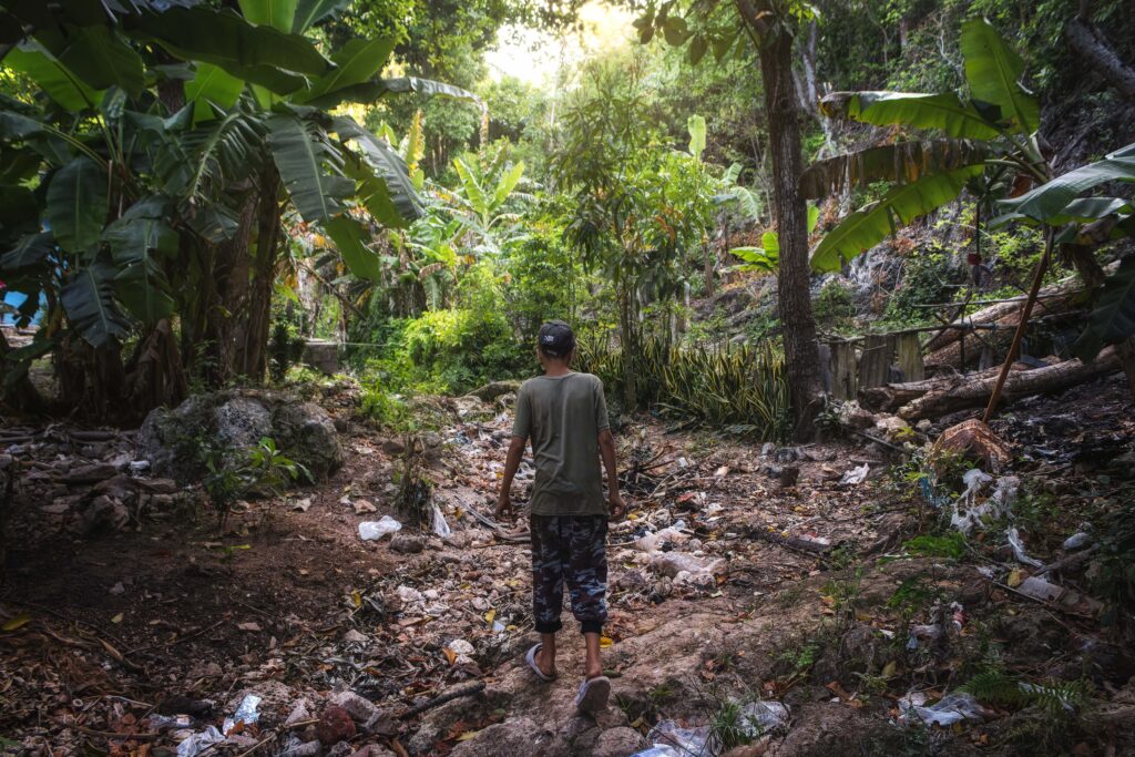 Un río de desechos toca tu puerta. Fotos: Raúl Navarro