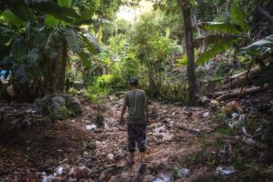 Un río de desechos toca tu puerta. Fotos: Raúl Navarro