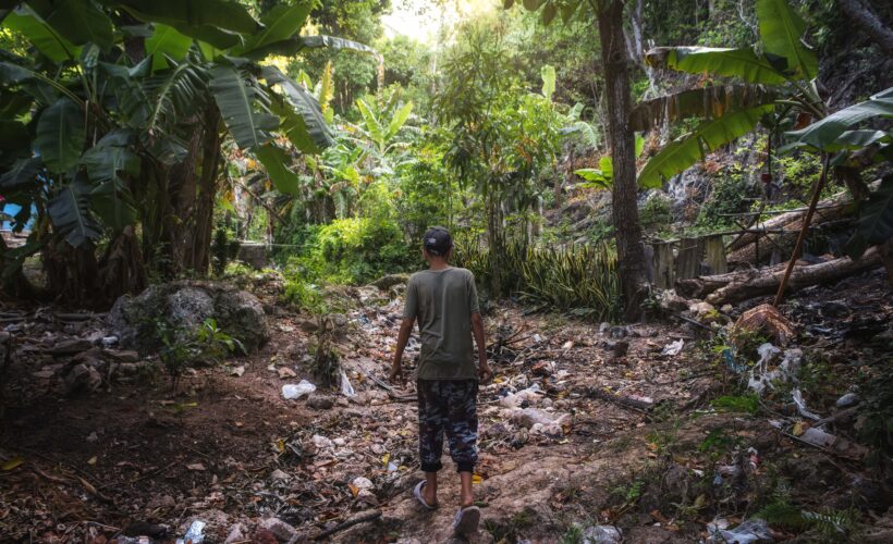 Un río de desechos toca tu puerta. Fotos: Raúl Navarro