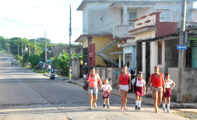 Alguien bajó el interruptor, uno de esos de plástico blanco que abundan en las paredes de las casas, y apagó el Modo Verano.