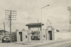 Entrada al estadio Palmar de Junco