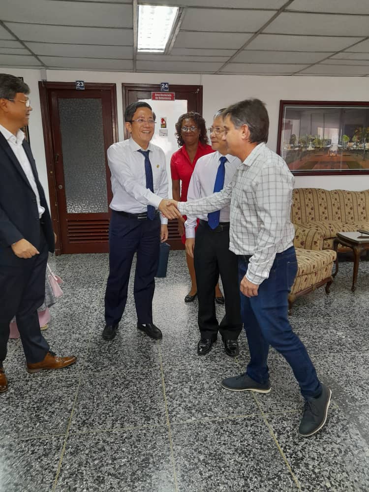 Reciben en Matanzas a delegación del Partido de Vietnam