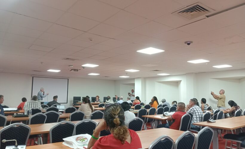 Taller de agricultura resiliente promueve uso de bioinsumos en Agrodesarrollo 2024