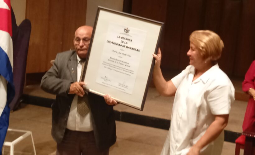 Raúl Trujillo recibe título de Doctor Honoris Causa de la Universidad de Matanzas