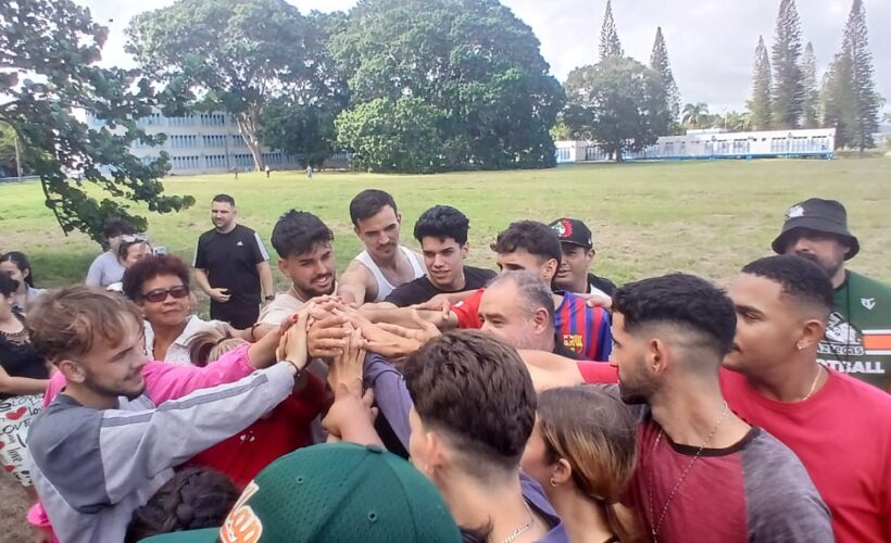 Clase de fútbol americano en Universidad de Matanzas